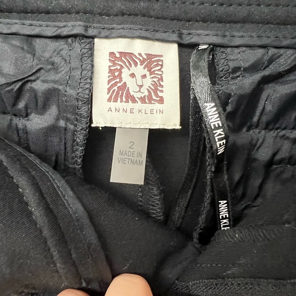 Anne Klein black boot-cut mid-rise dress pants, button and zipper closure. - Picture 4 of 4